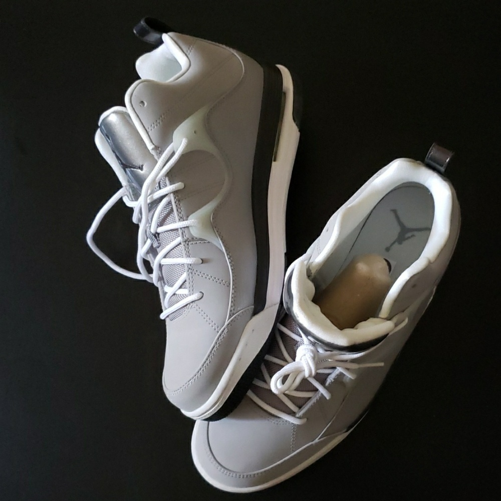 New in Box Jordan Flight TR 97 Mid Metallic Silver - Picture 2 of 8